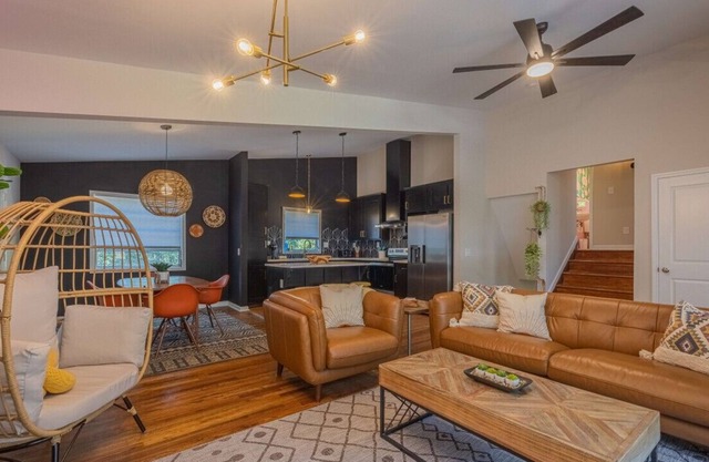 Athens Mid-Century Modern Inn - 3.7 mi. to Sanford Stadium
