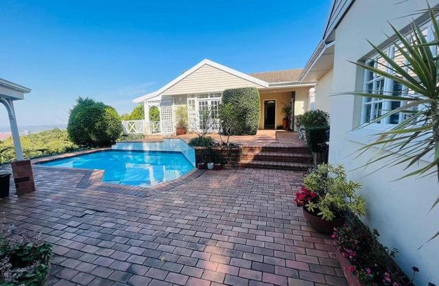 Athlone Manor