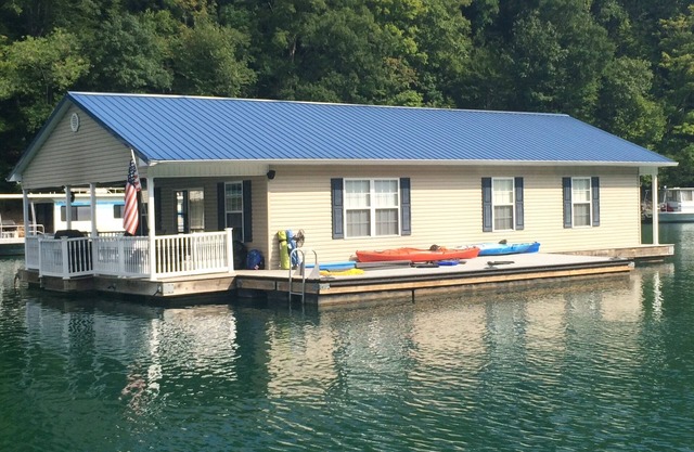 Attitude Adjustment Beautiful Floating Home on Scenic Norris Lake
