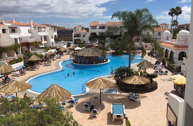 Attractive apartment in beautiful vacation complex with heated pool