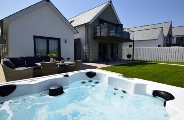 Attractive pet friendly beach house with hot tub