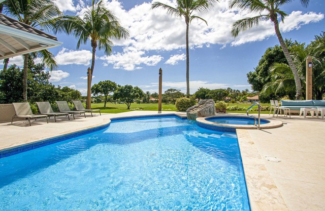 ATTRACTIVE RATES JUST REMODELED - Near Beach 4 BD Amazing Golf View Villa