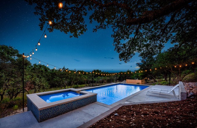 ATX Treehouse l Pool l Spa l Firepit Sleep 30