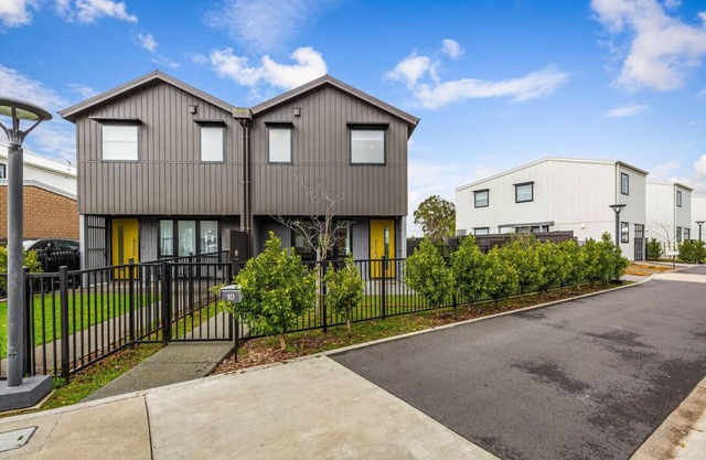 Auckland airport Homes, 6 km, free car park, spacious & Bright