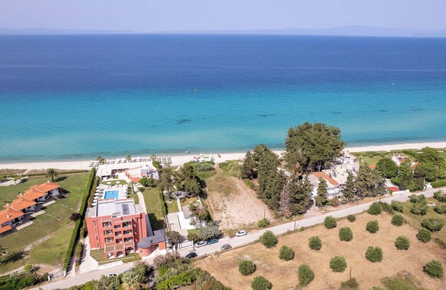 Aura Beachfront Private Pool Villa, Kriopigi