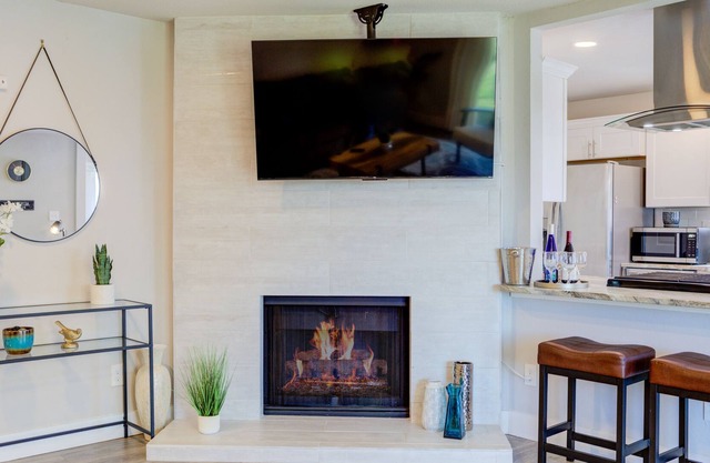 Austin Modern Chic Escape - 10 mins away from Downtown & Airport
