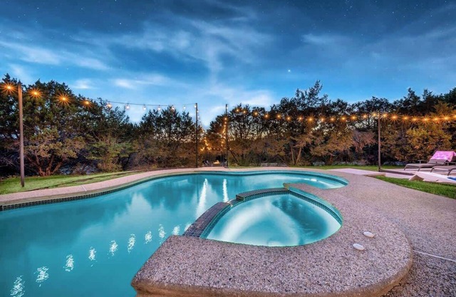 Austin Spacious Haven - Pool, Jacuzzi, Firepit
