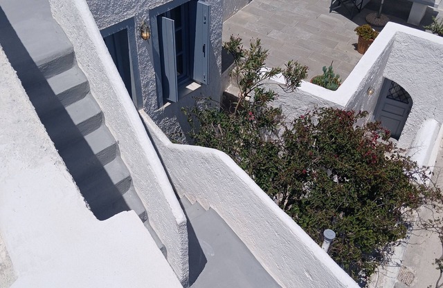 Authentic Castle House in Santorini(sleeps 5)