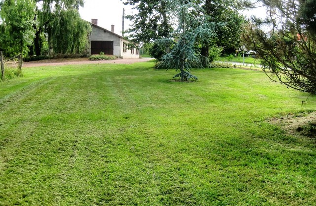 Authentic cottage in Touraine with garden, near castles and vineyards