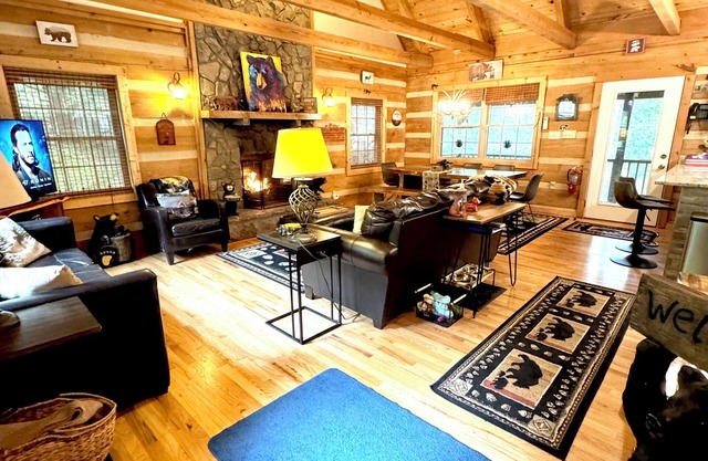 AVAILABLE 3BR 3BA Log Cabin, Pond Front, Hot Tub, Pool Table & near Skiing