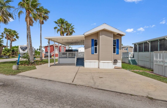 Available for Spring! Casa Azul Cozy One Bedroom 607