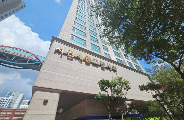 Available for up to 30 people 4-bedroom apartment in enchanting Busan with WiFi