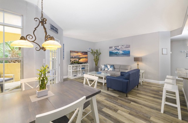 AVALON RESORT, LUXURY CUSTOM 2/2 BEACH THEMED CONDO, HEATED POOL, CLOSE TO BEACH