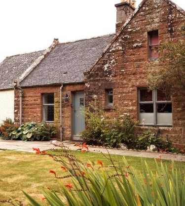 Avenue Cottage with Hot Tub