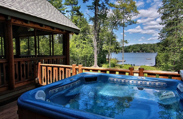 Award-Winning Adirondack on Lake Winnipesaukee. 8 bed, Beach, Hot Tub, Sauna