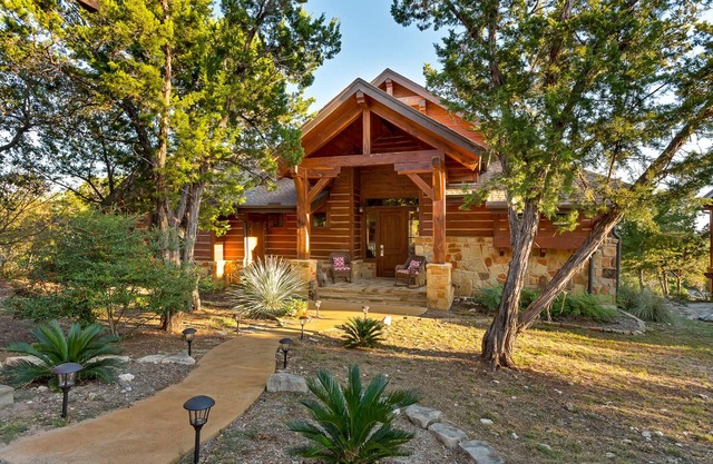 Awesome Cottage in The Hollows Resort, Hiking Trails, 4 Pools, Hill Country View!