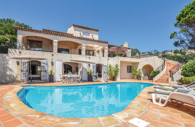 Awesome home in Les Adrets d l'Estérel