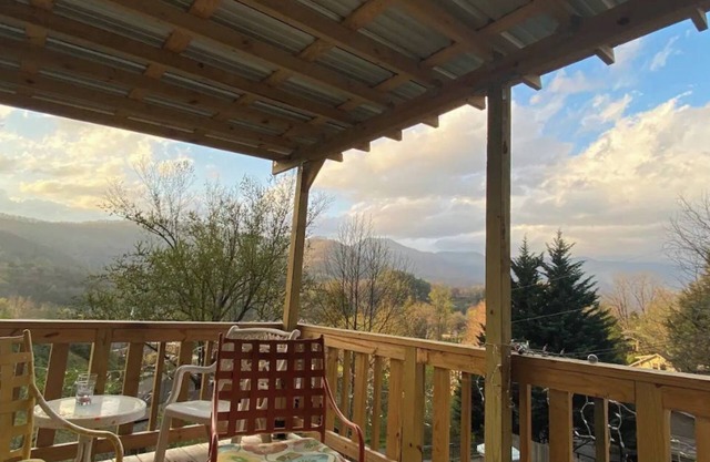 Awesome House in Downtown Sylva!