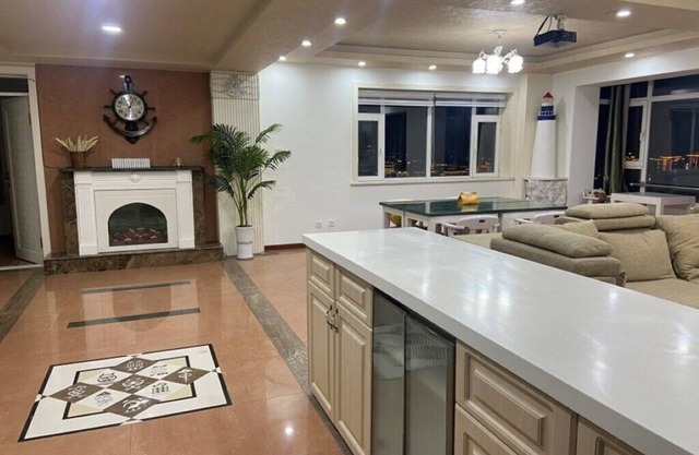 Awesome Riverview and very spacious aprtment for big family