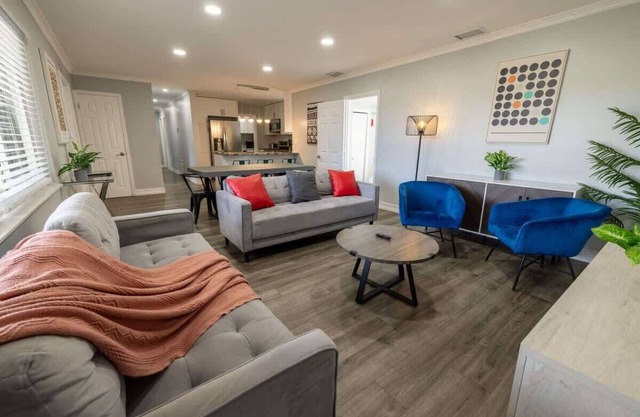 Azure Palms 4BR 2BA W/Pool