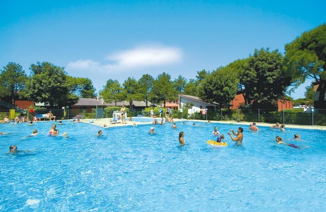 Azzurro C2-6 - Two Bedroom Apartment, Sleeps 6