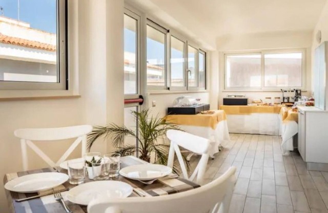 B&B with double, triple rooms and vacation home 50 meters from the sea