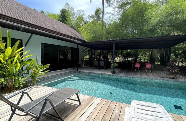 Baan Thanot, a private villa with swimming pool.