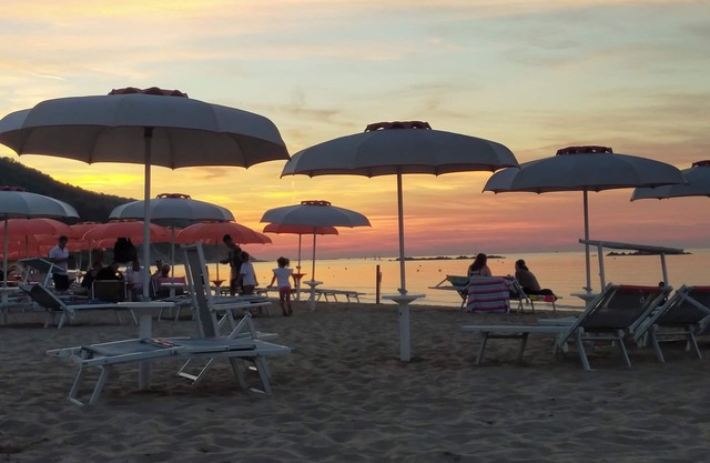 Baia's house - 50 meters from the beach and with sea view