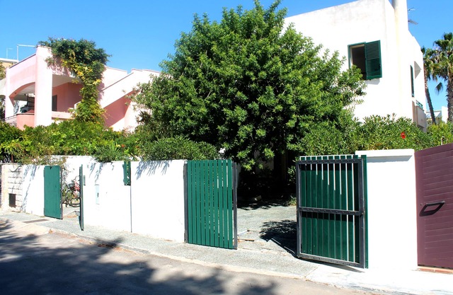Baia Verde - part of a two-family villa 100 meters from the beaches