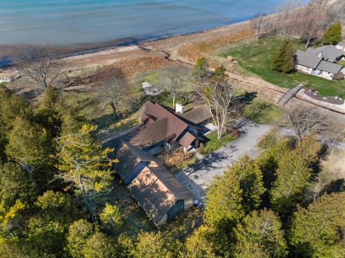 Baileys Harbor Lakefront Abode by Simple Life Rentals