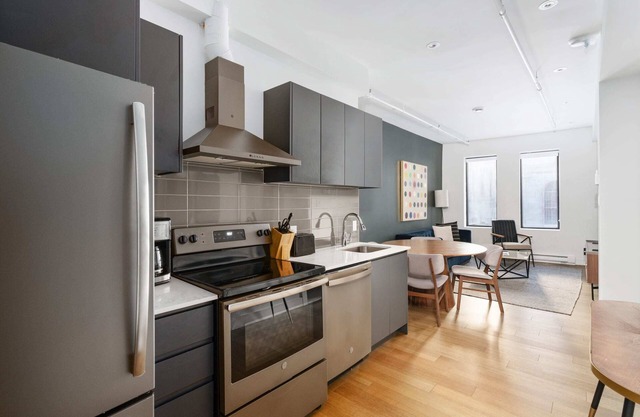 Bakan- Queen 1Bedroom Old Montreal