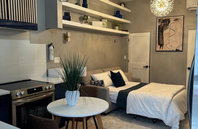 Baldwin's Bijou Studio apartment in Baldwin with Queen bed, AC, WiFi