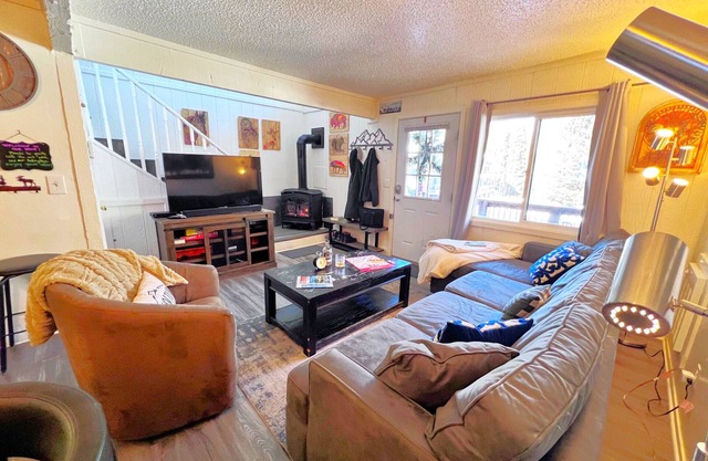 Baldy Mountain Basecamp Cozy Stay w/Free Shuttle Access