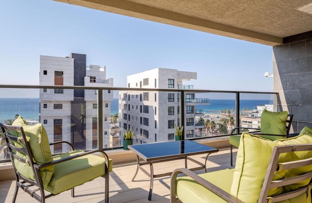 Balfour sea view city center