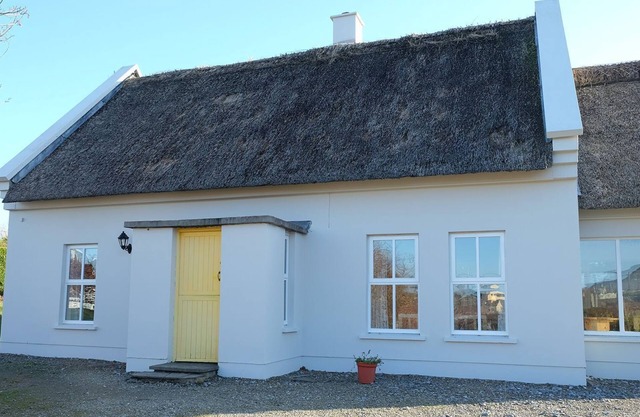 Ballyvaughan No 15 - a bungalow that sleeps 7 guests in 3 bedrooms