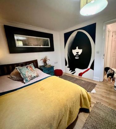 Bang central homestay with 2 x gorgeous double rooms, bathroom & kitchen use