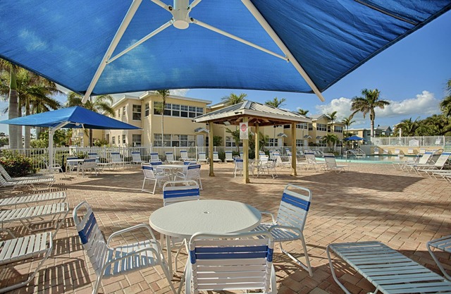 Barefoot Beach Resort