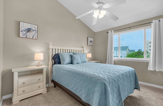 Barley's BnB - 2 BR Condo + loft, with public beach access across the street!