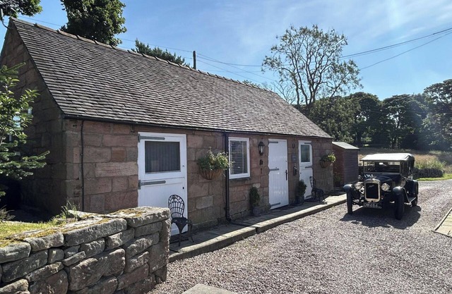 Barn Conversion - Sleeps 2 - Pet friendly - Garden