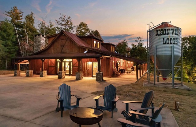 Barndominium near Helen - Pickleball and More!