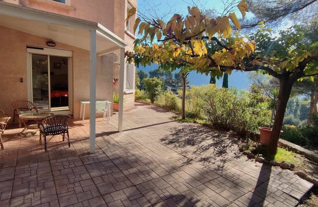 Bas de Villa T3 - Proche Toulon, Au Calme, Avec Vue Panoramique