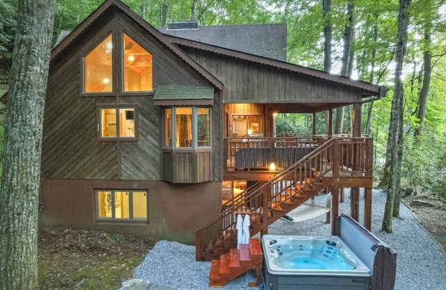 Basecamp Cabin: RIVER . FISH . HIKE . RELAX