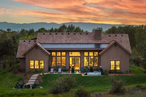 Basecamp Stays - Lux Teton Lodge Privacy & Hot Tub