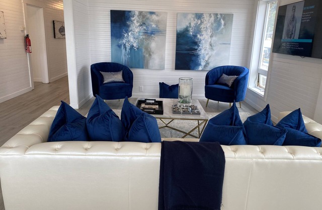 Battle Rock Beach House - Port Orford Renovated 4 Bedroom one level living