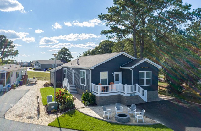 Bay front retreat - beach, pools, pet friendly!