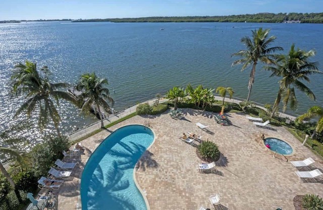 Bay View, Pool, 5 min St Pete Beach @ Dolphin Bay