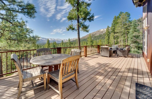 Bayfield Cabin with Hot Tub and Striking Mountain View