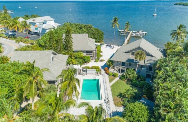 Bayfront Beauty ! Totally Remodeled Captiva Townhome With Stunning Views !
