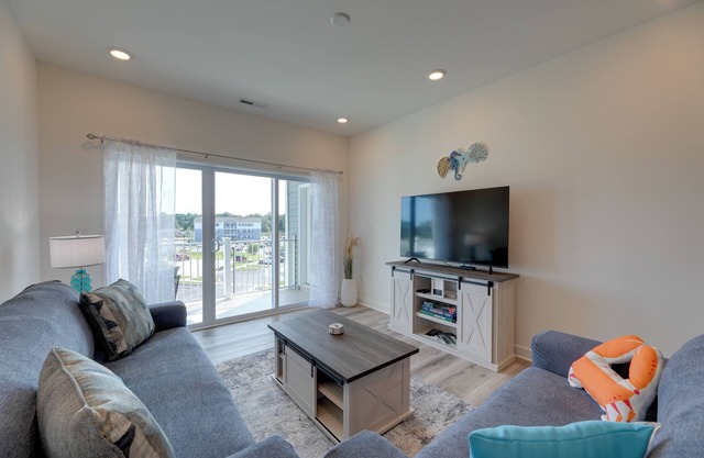 Bayfront Condo w/Pool Access, Near Rehoboth Beach