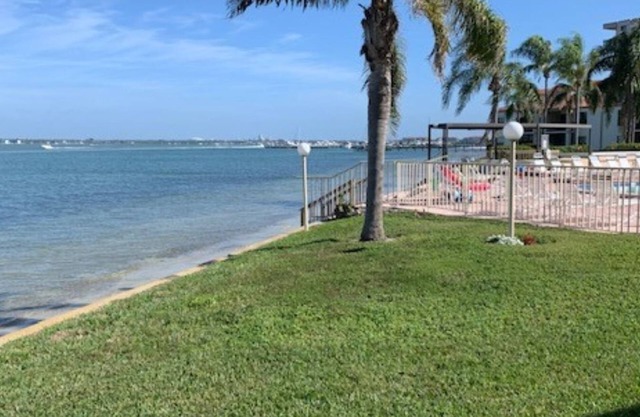 Bayfront Condo with Gorgeous Views Monthly Rental Discounts Non Peak Season